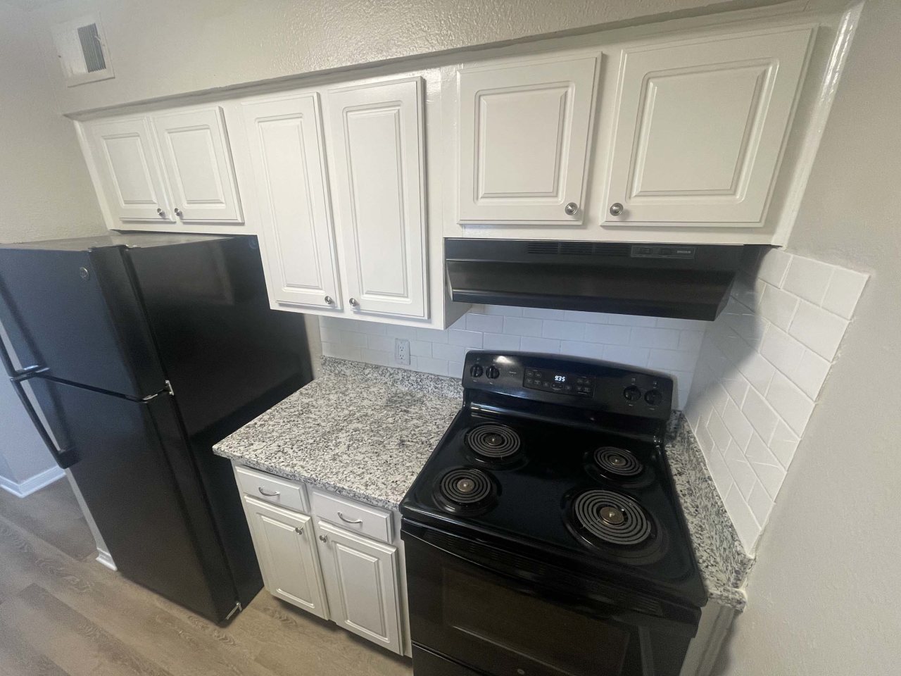 Whispering Oaks Apartments Image 12