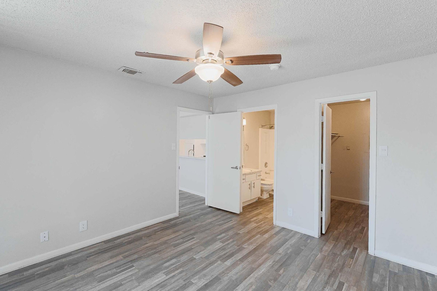 Vivid Apartments Image 17