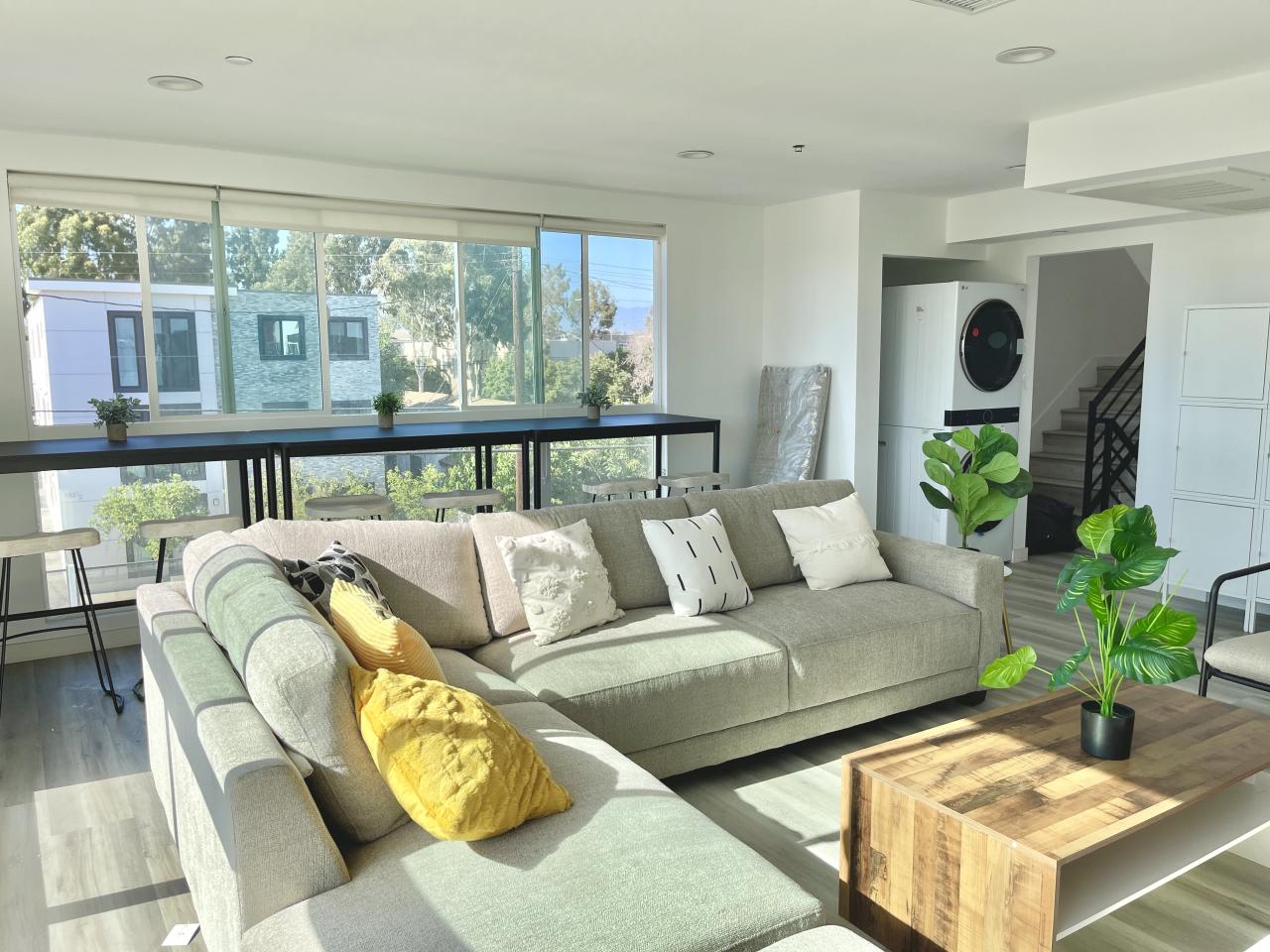 1476 W 35th St - Co-Living Image 3
