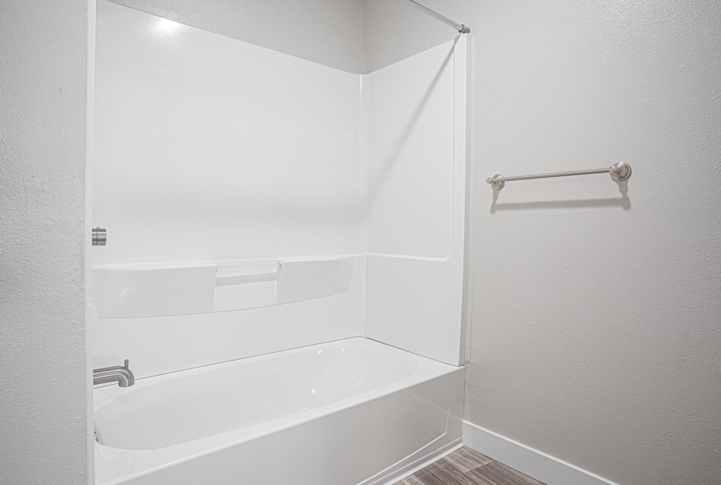 Regency Park Apartments Image 15