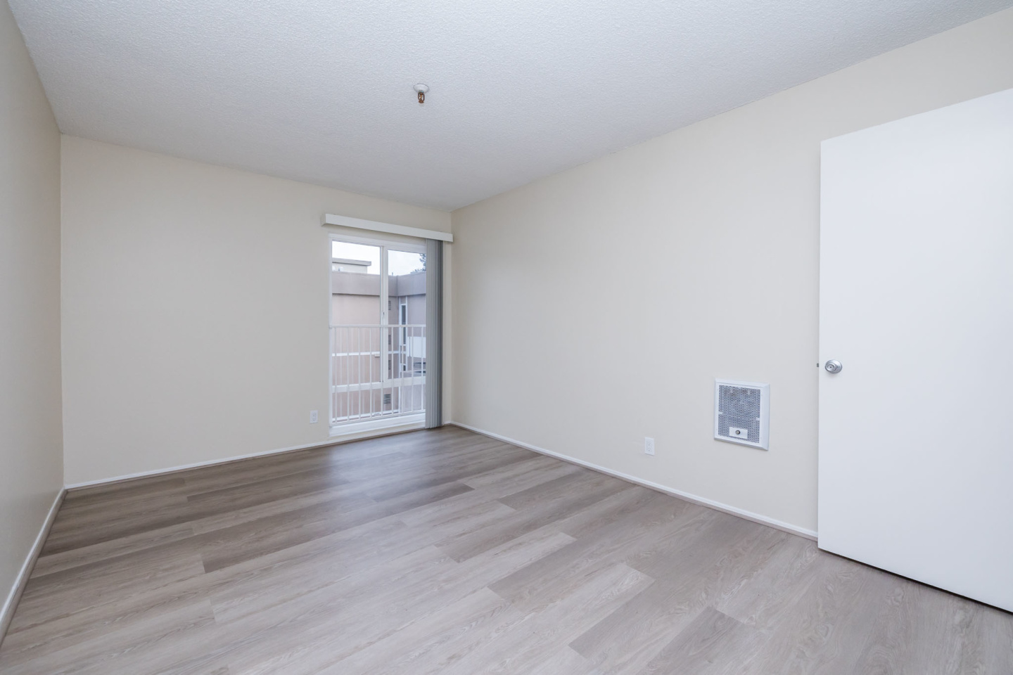 257 Vernon Apartments Image 7