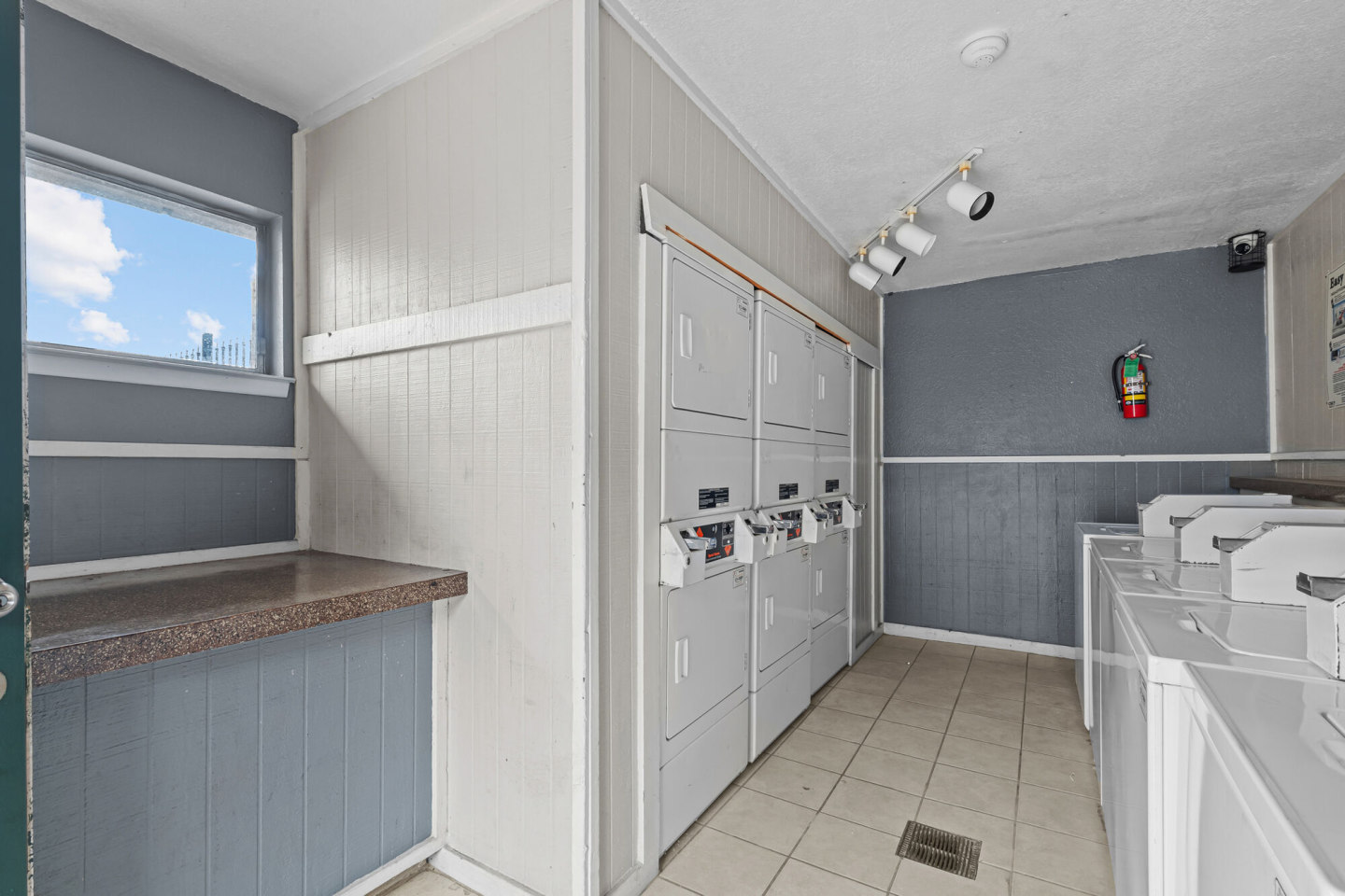 Pine Oaks Image 37