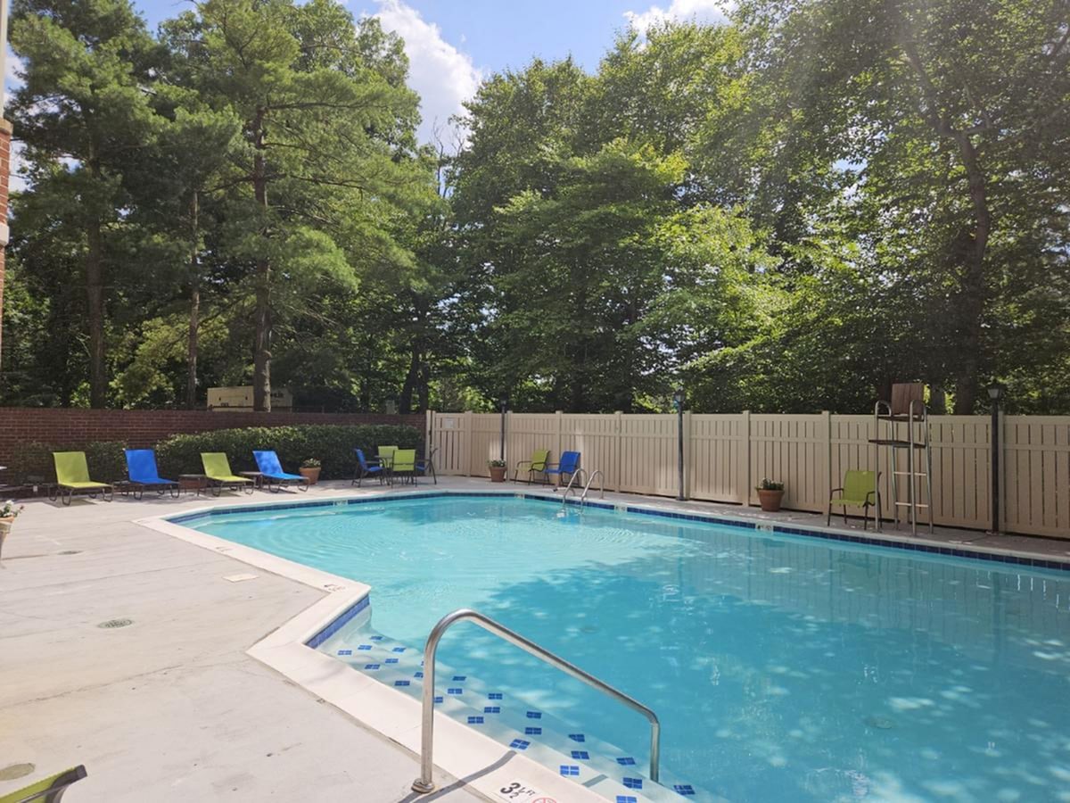 Lake Arbor Towers Image 14