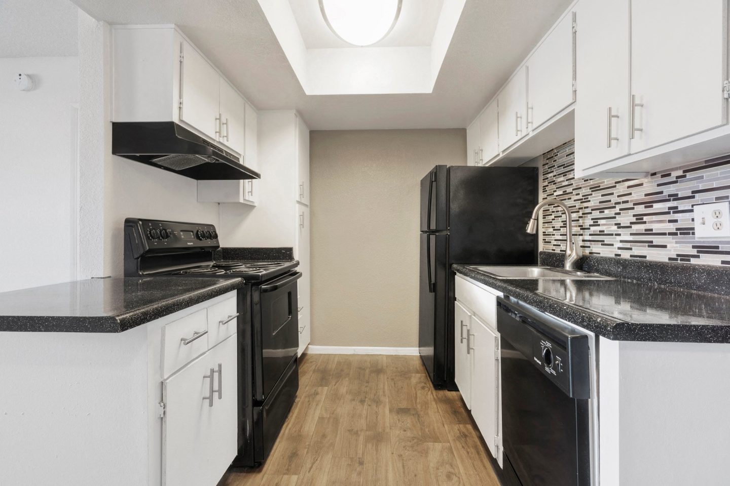 Avenue 8 Image 1