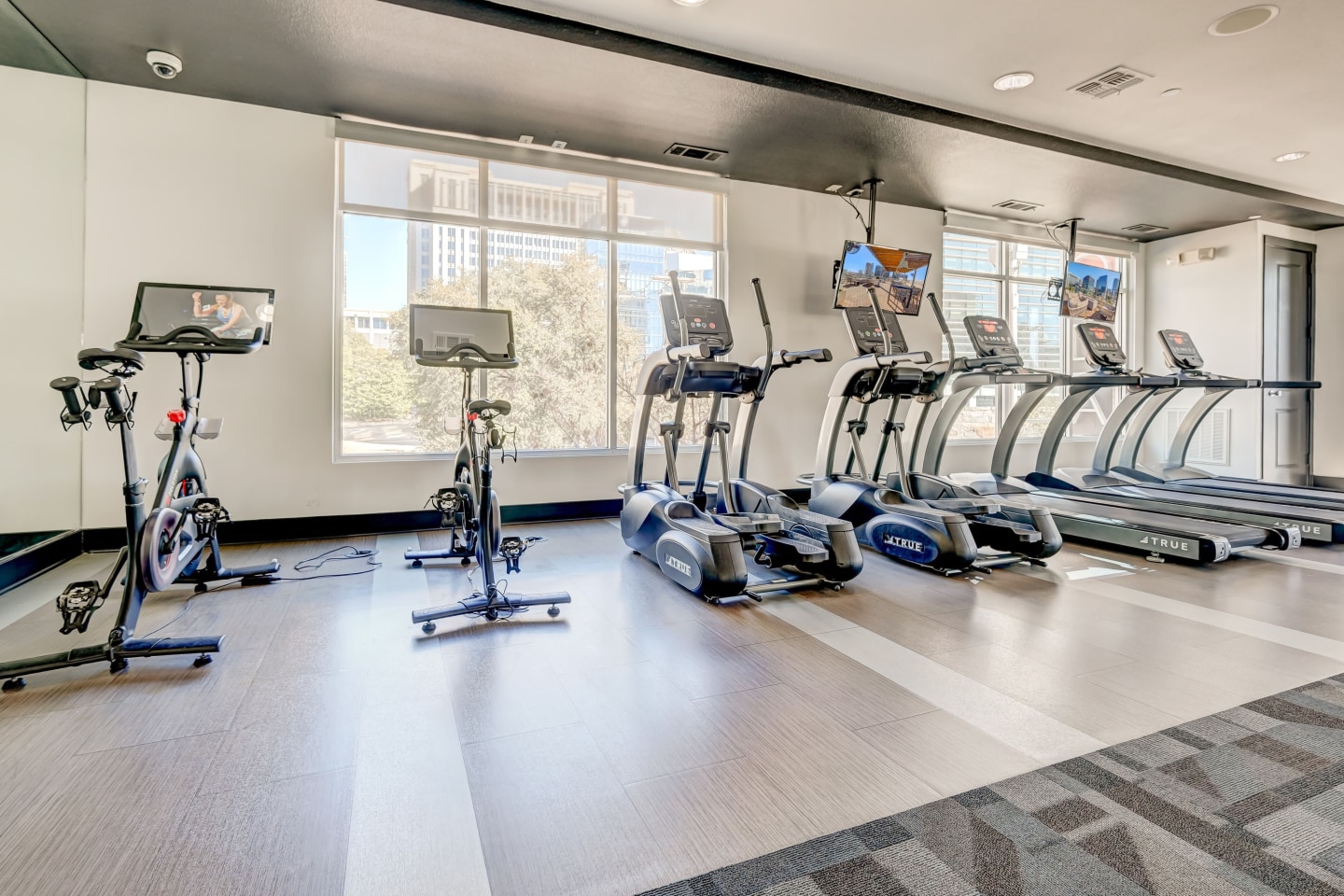 Moda Luxury Apartments Image 15
