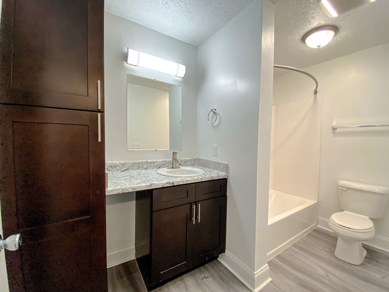 Camelot East Apartments Image 16