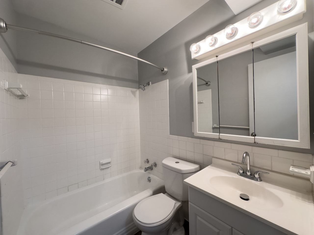 Somerset Villa Apartments Image 4
