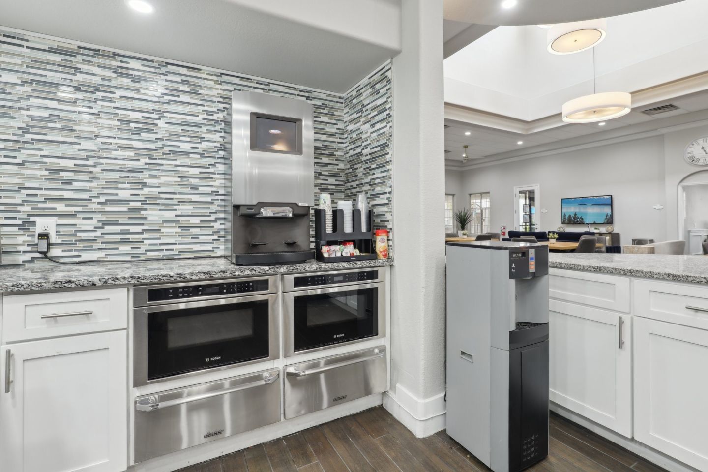 Senior Housing - Valley View by Welltower Living Image 10