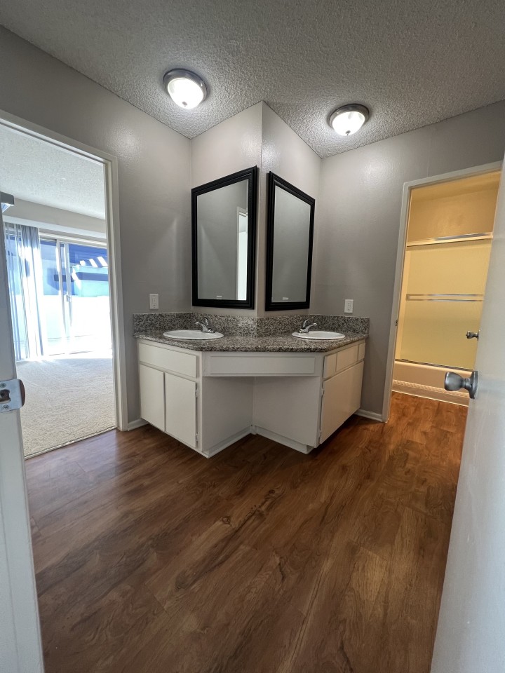 Cross Roads Apartments Image 10