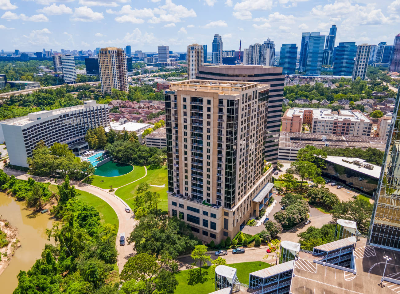 7 Riverway Image 17