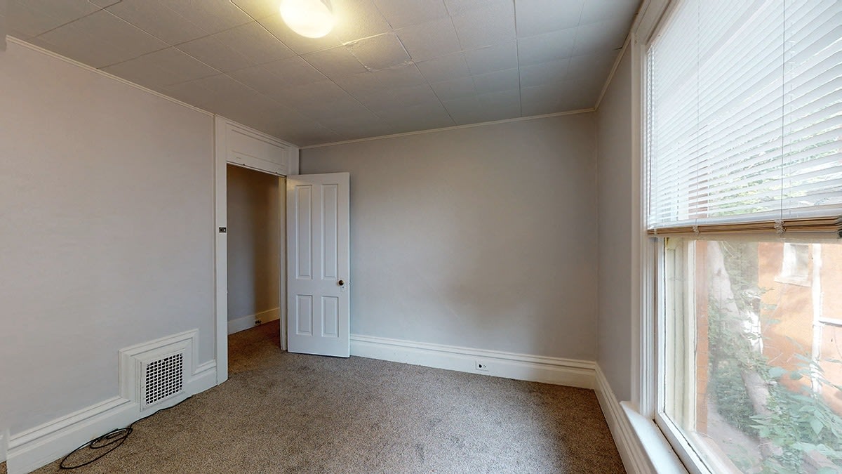 1360 Franklin Image 25