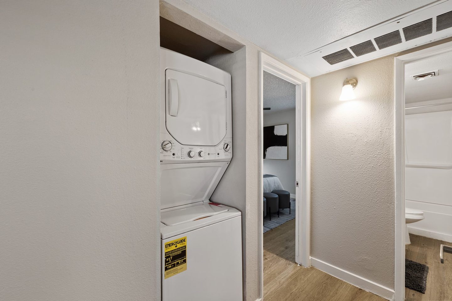Camelback Village Apartments Image 17