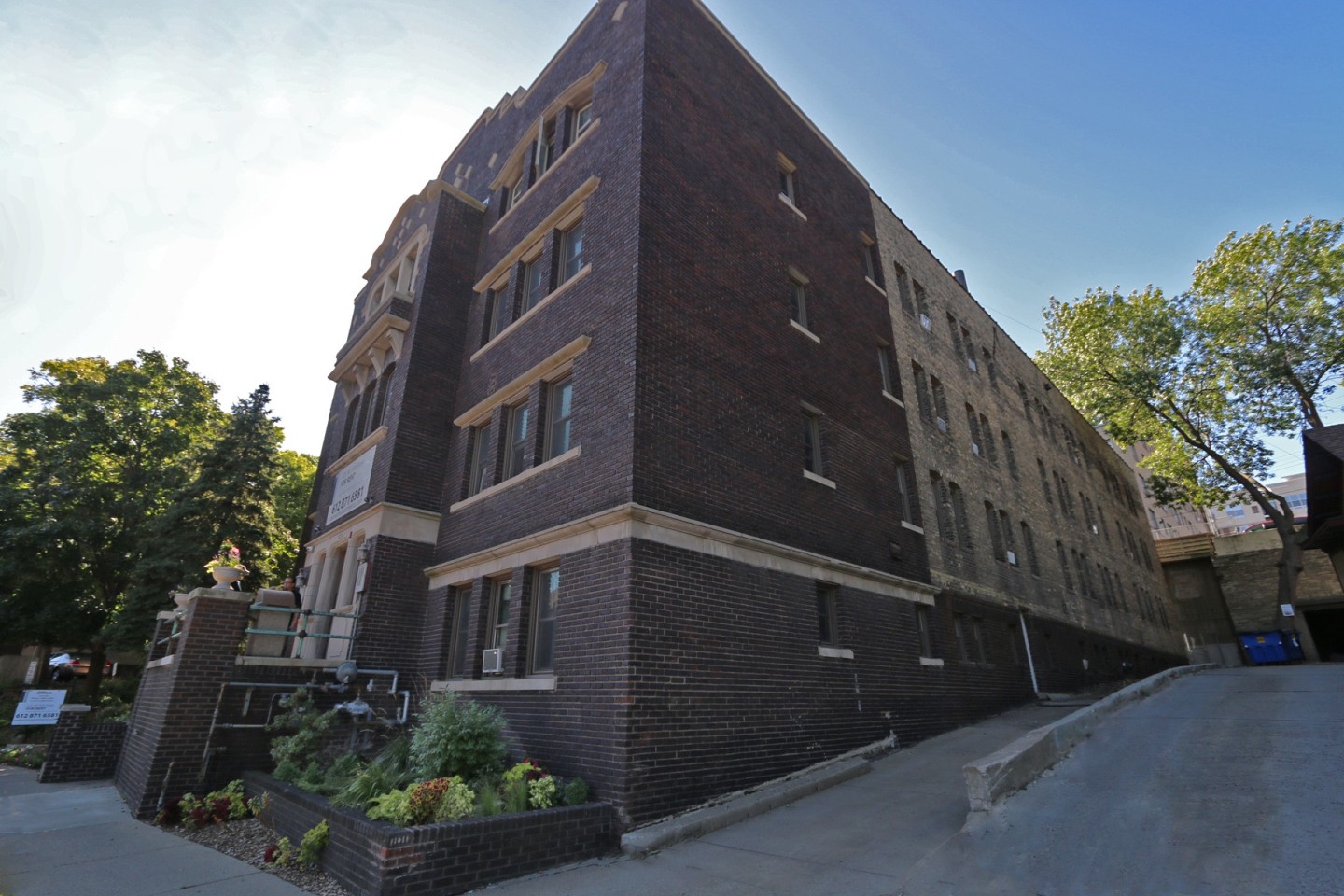 225 Place Apartments Image 24