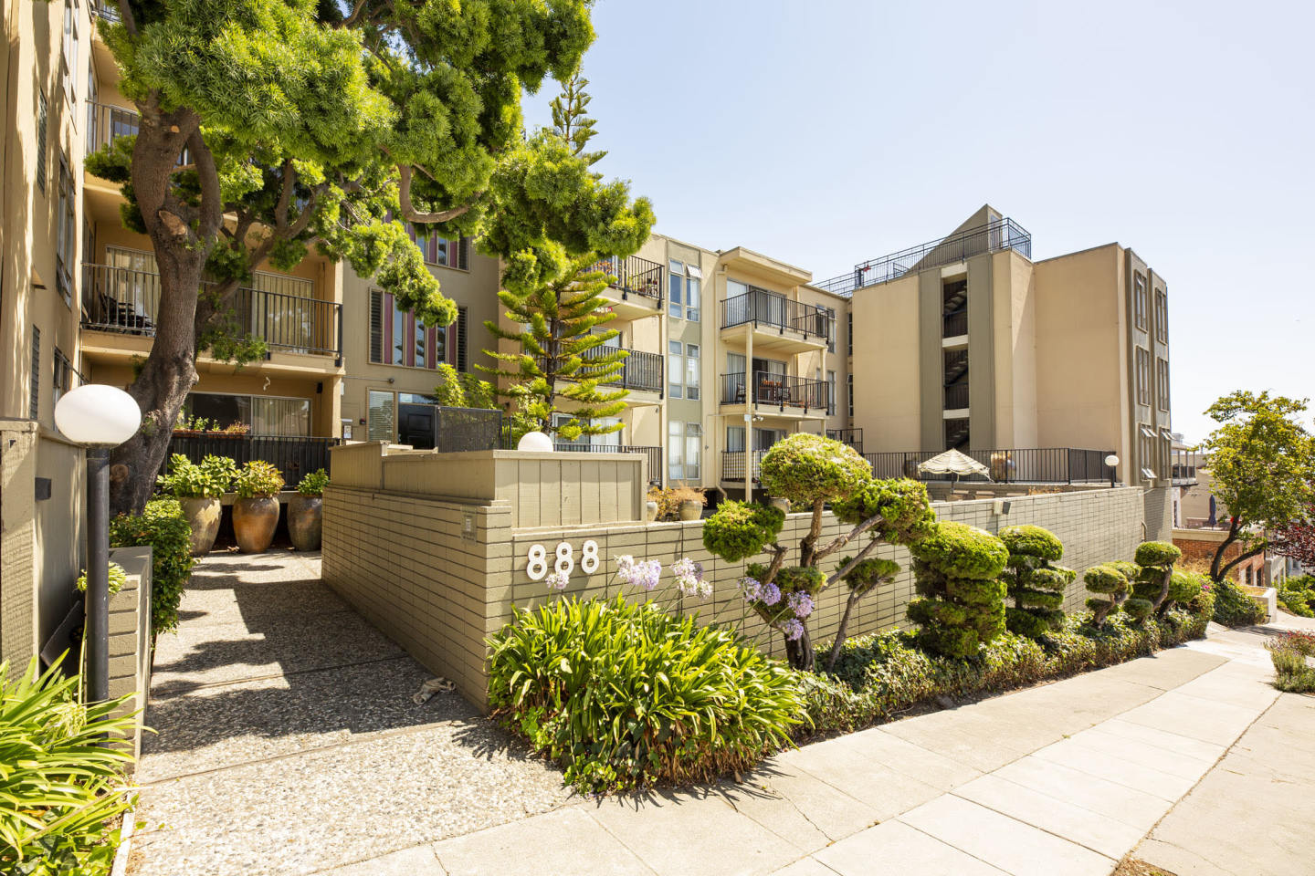 888 Vermont Street Image 17