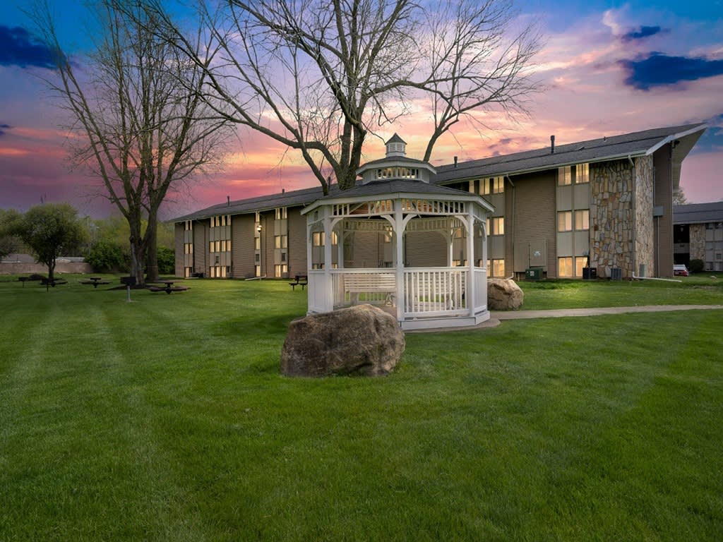 Stone Lodge Apartments Image 17