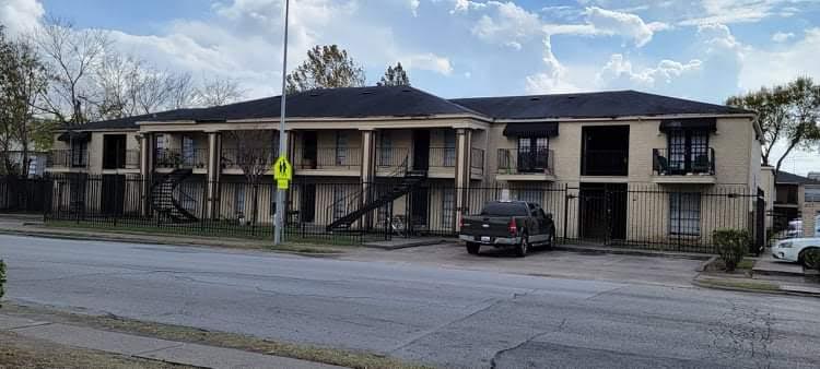 Colonial Woods Apartments Image 8
