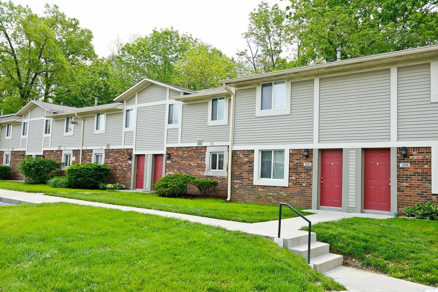 Oakdale Square Apartments Image 1