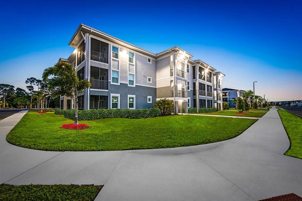 Charlotte Commons Apartments Image 2