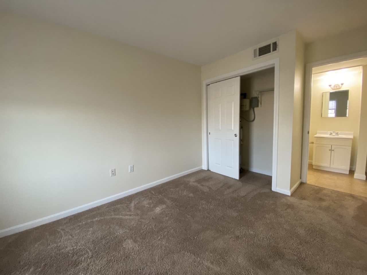 Redstone Apartments Image 27