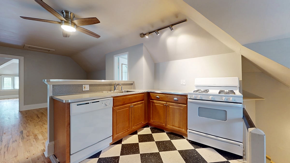 1360 Franklin Image 26