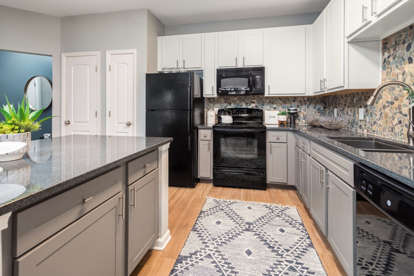Luxe at 1820 Image 22