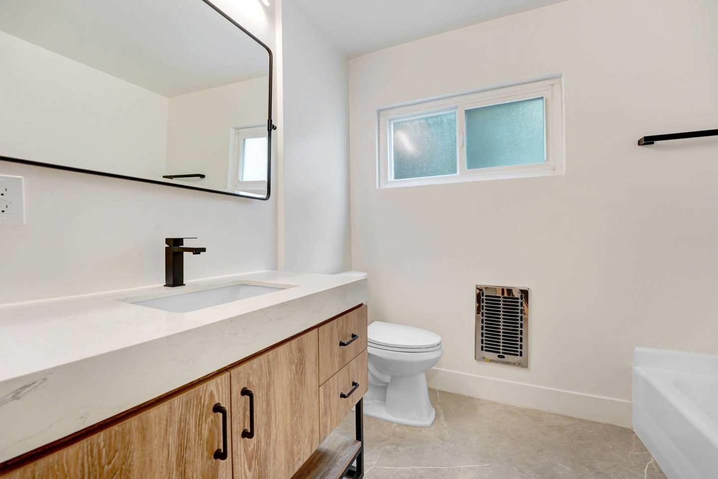 1545 N Laurel Image 27