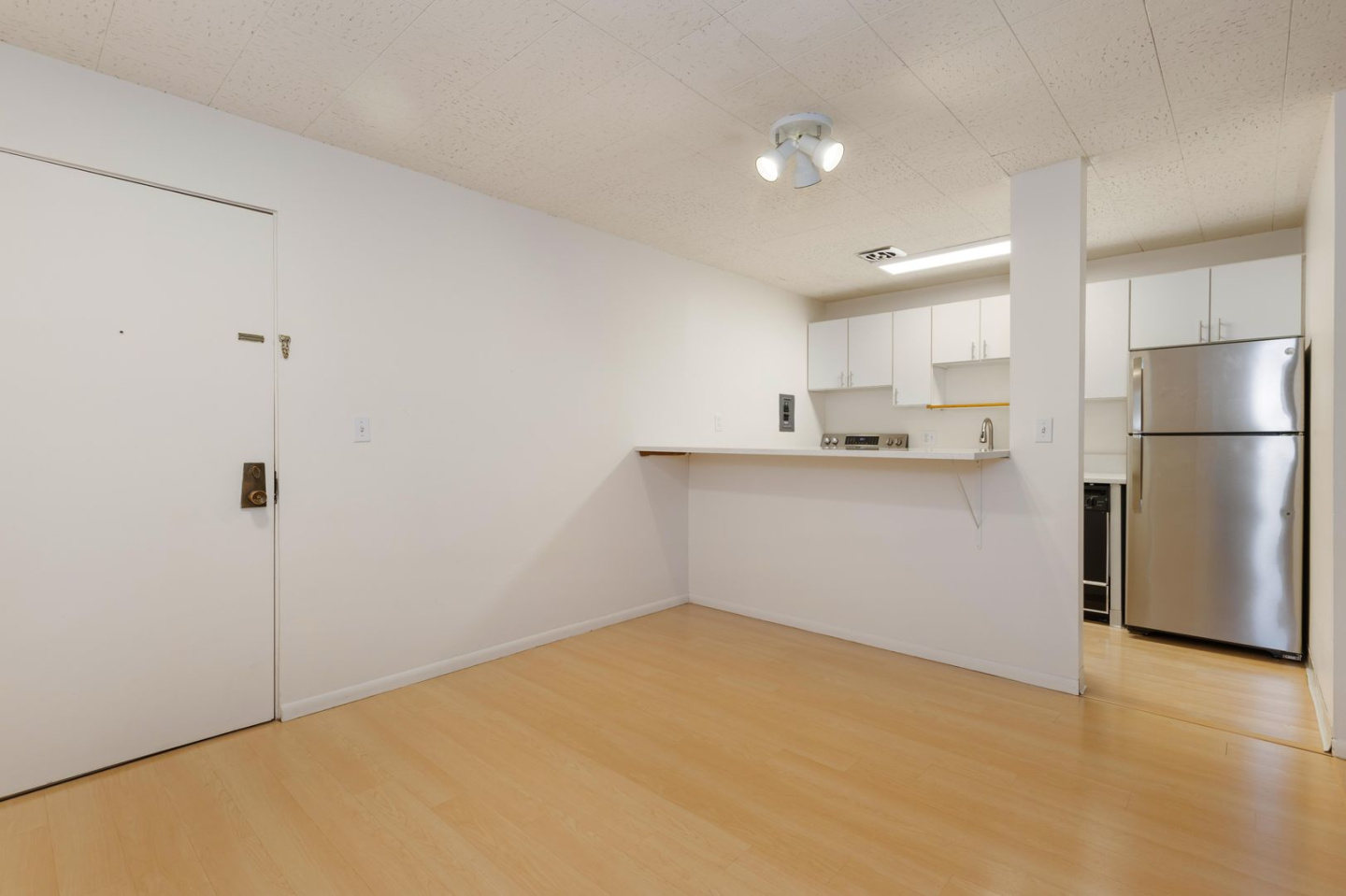 Seasons Apartments Image 1
