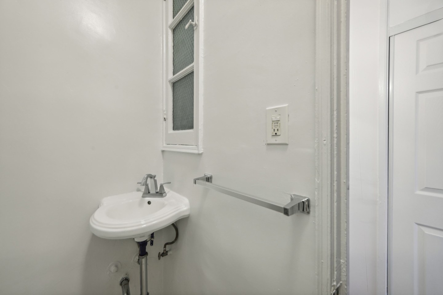 899 Green Street Image 10