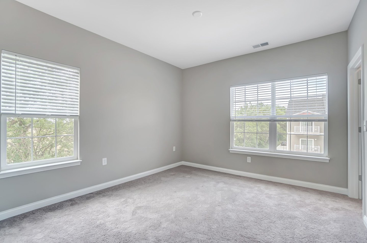 Premier Flats Image 35