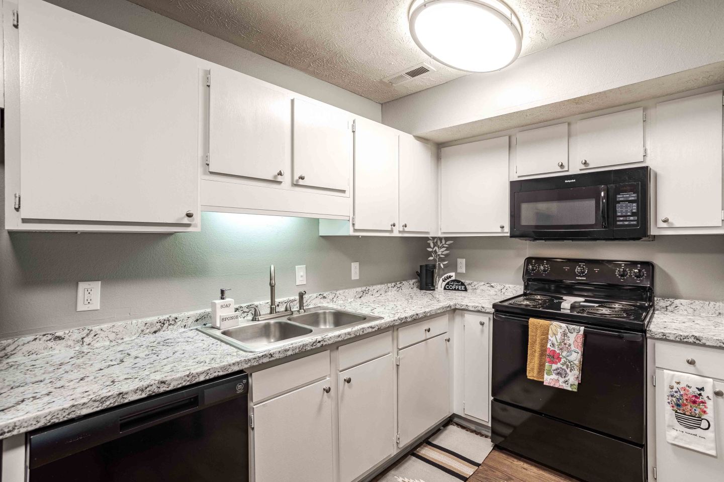 Whispering Oaks Apartments Image 5