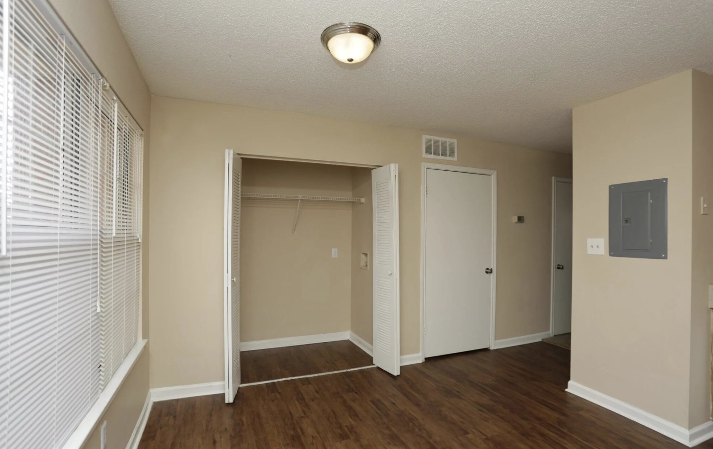 Jamestown Pointe Apartments Image 14