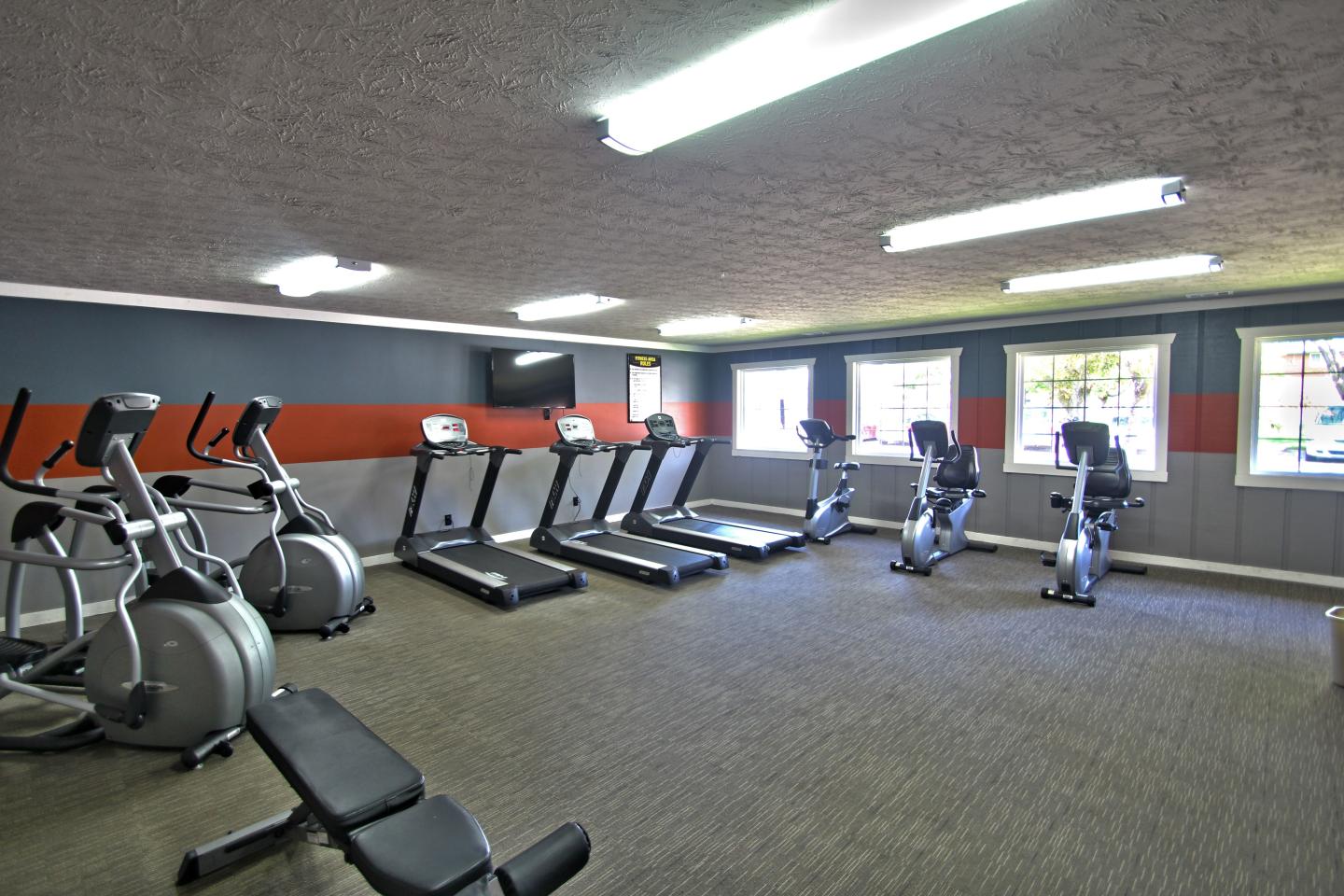 Country Club Apartments Image 11
