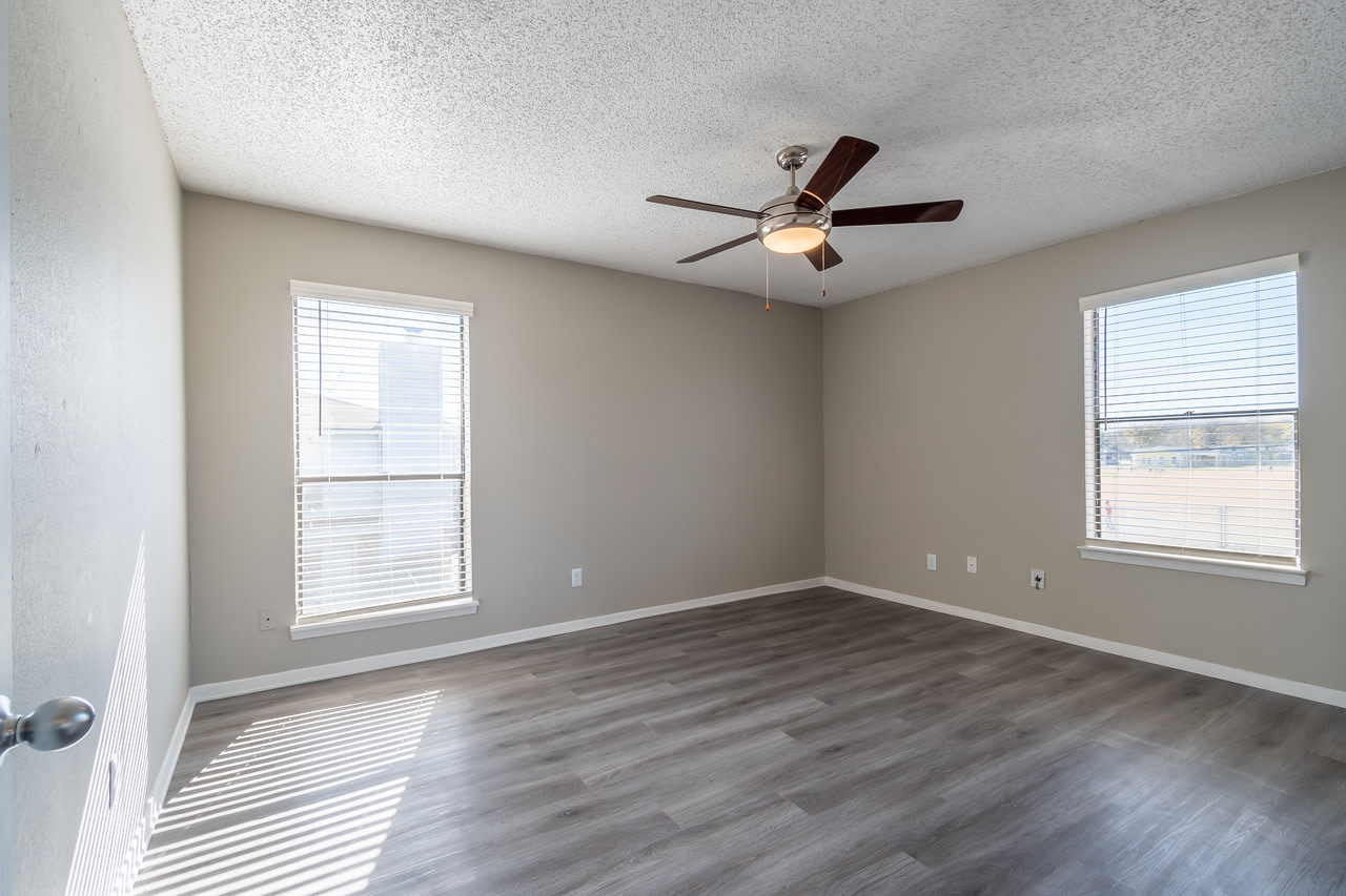 Central Park Town Homes Image 6