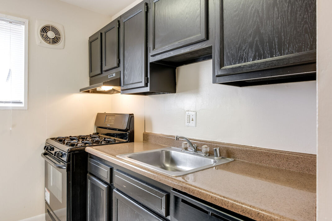 Parkway Apartments Image 2