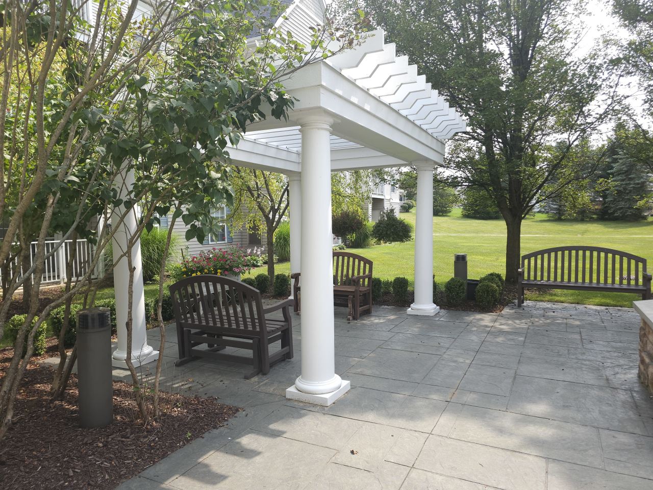 Oakhaven Manor - Senior Living Image 3