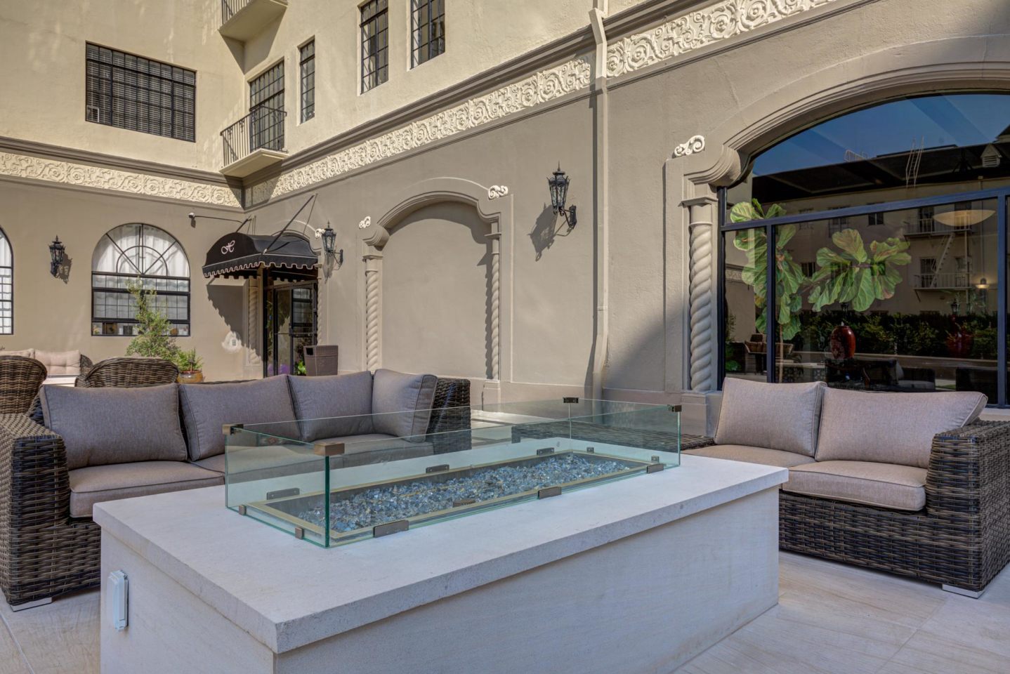 Hermoyne Apartments Image 32
