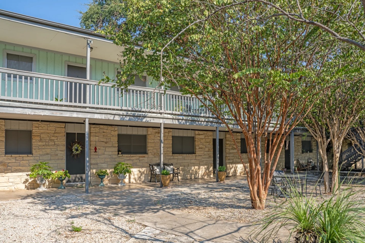 Antilles Apartments Image 10
