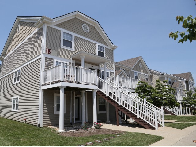 Yugo Lexington Campus Court Image 12