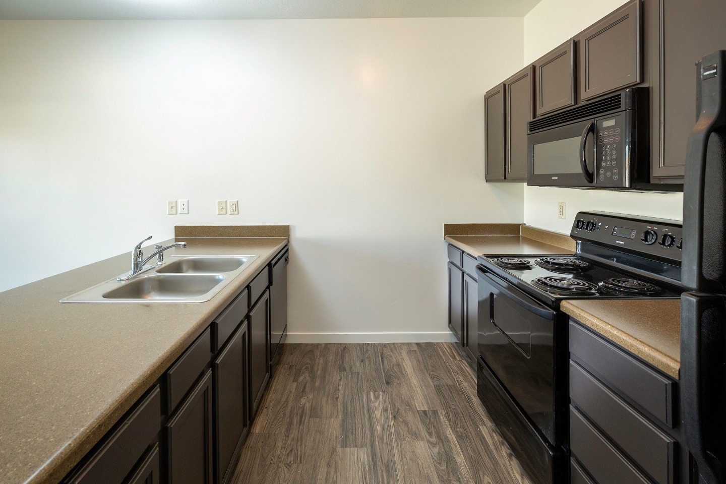Wilshire Place Apartments Image 32