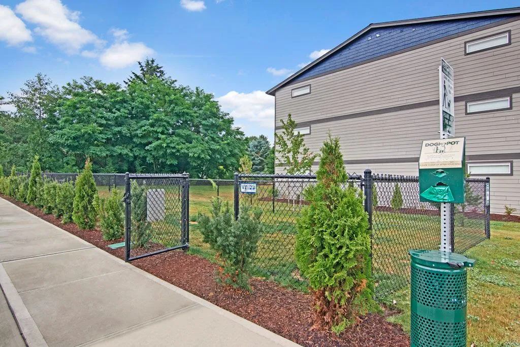 Insignia Apartment Homes Image 22