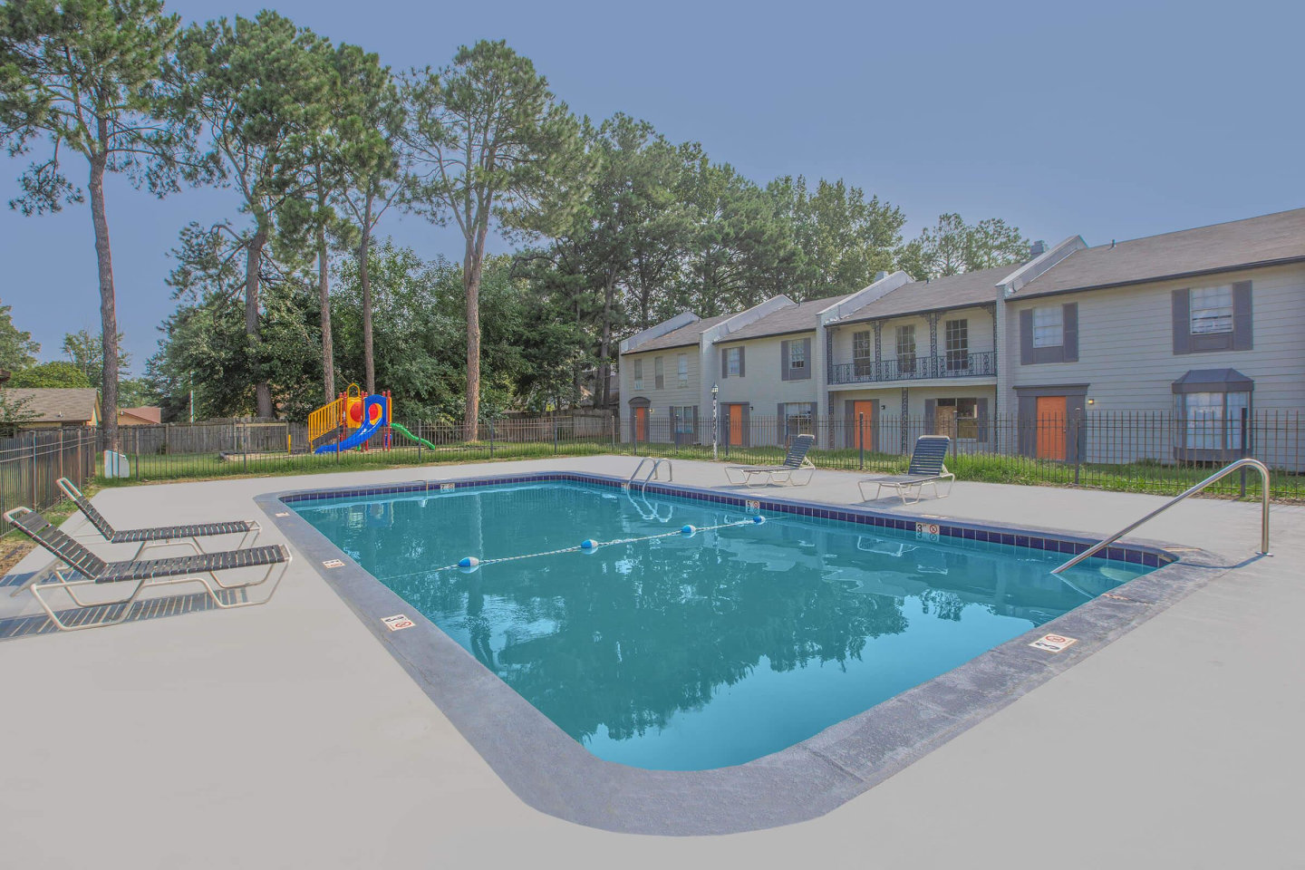 Emerald Square Apartments Image 2