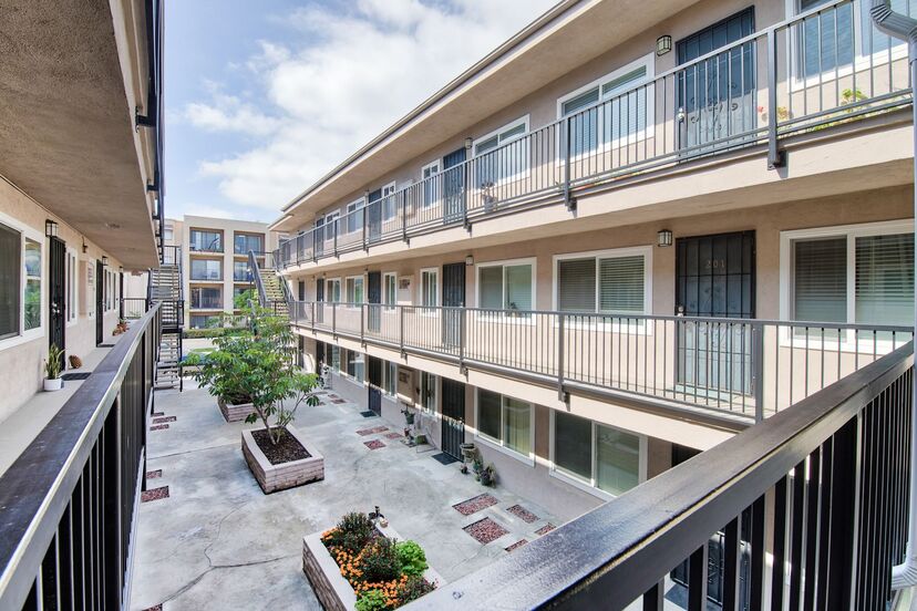 Hilltop Terrace Image 31