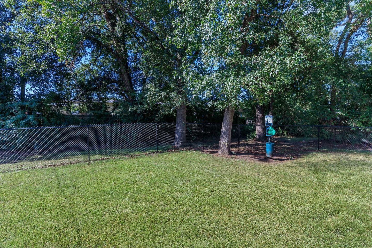Falling Water Apartments Image 16