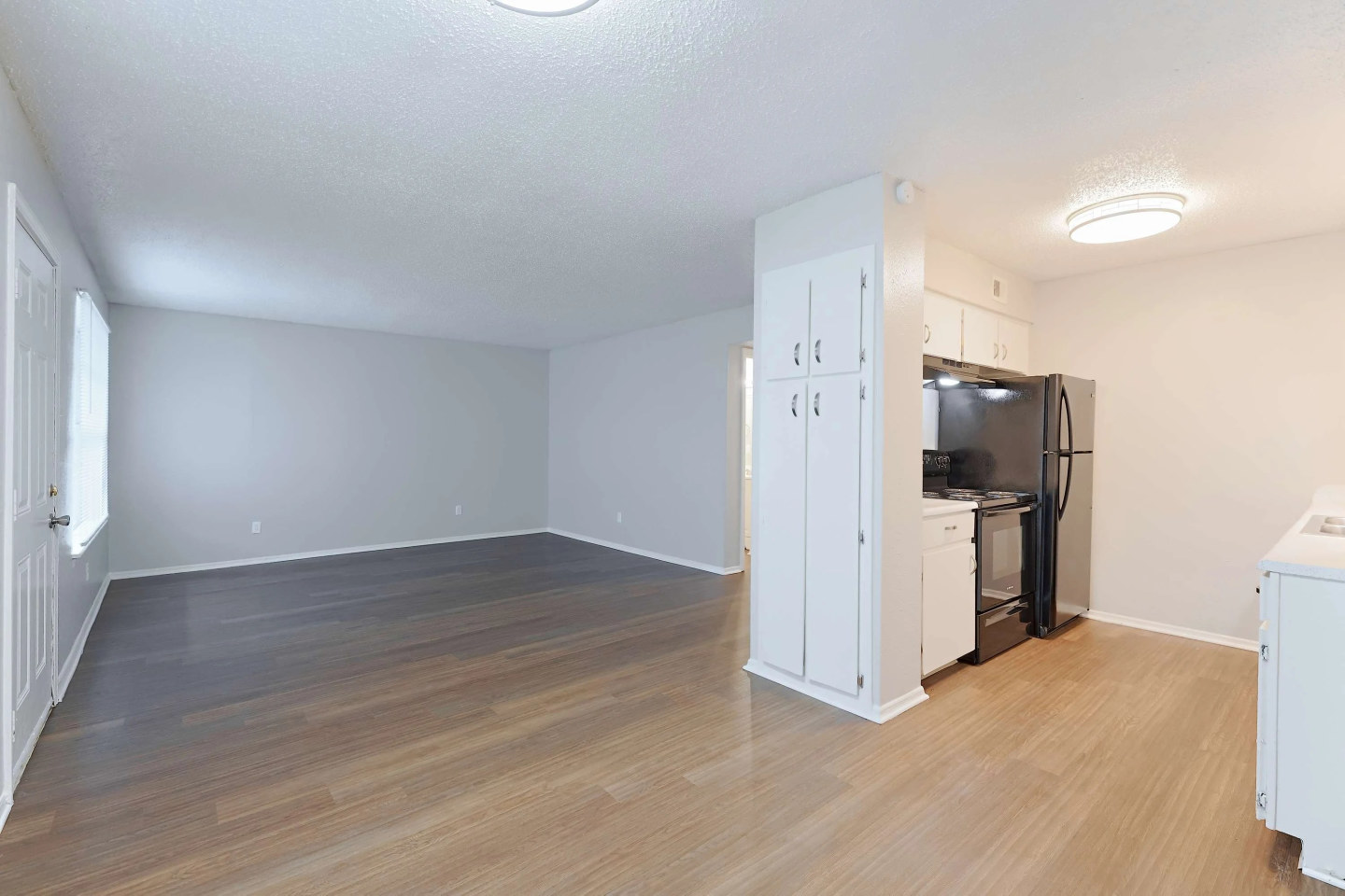 Luxe 30 Apartments Image 2