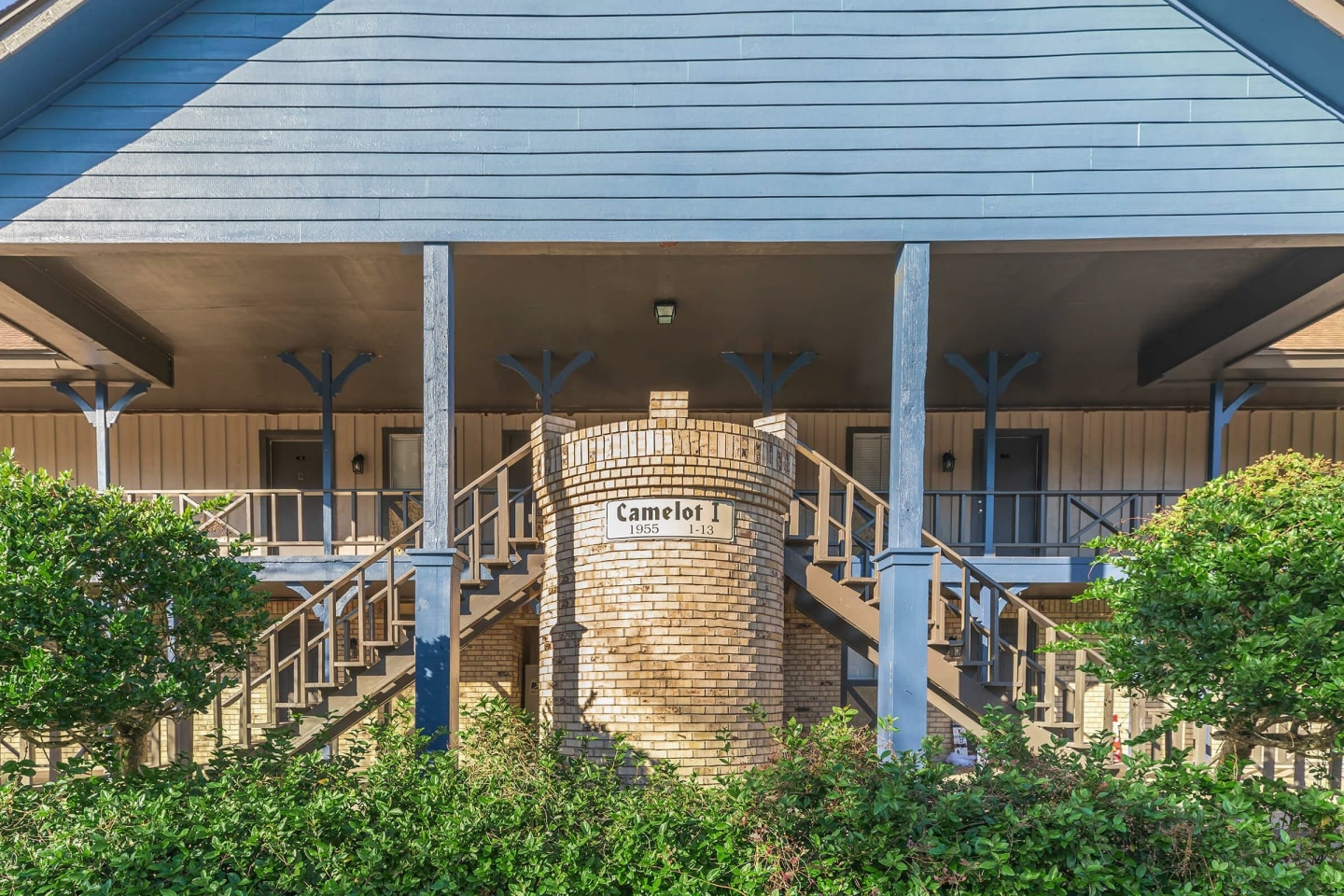 Camelot Apartments Image 17