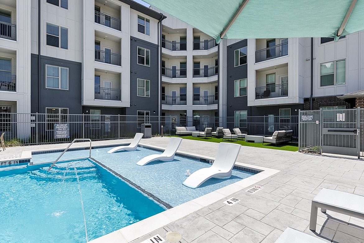 The Luxe at Lewisville Age 55+ Active Adult Apartment Homes Image 26