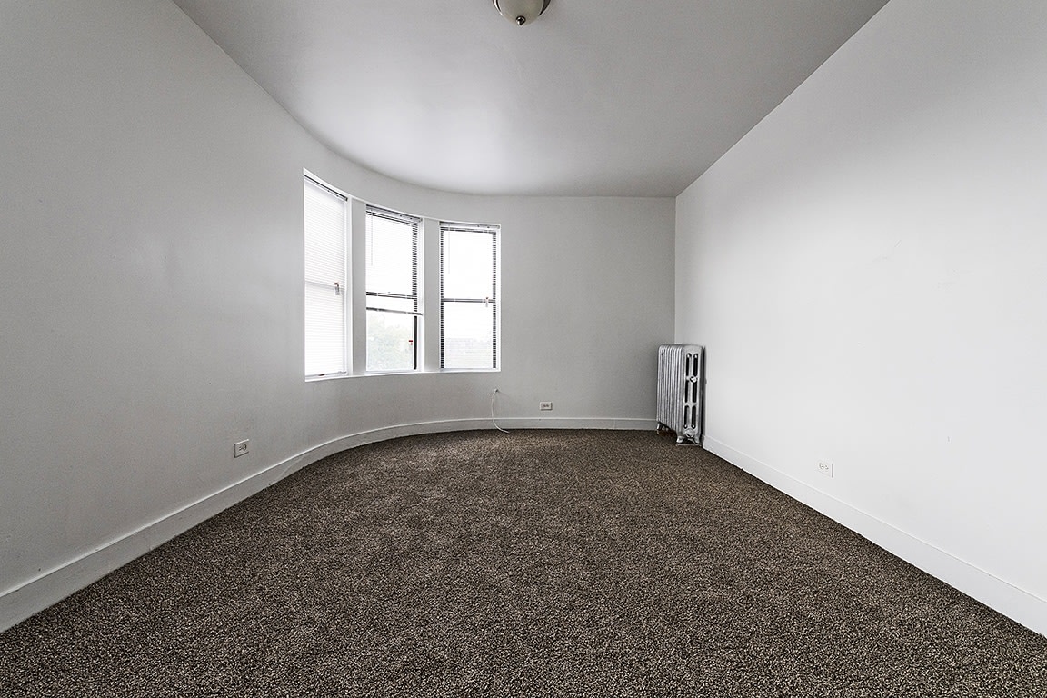 808 W 76th Image 9
