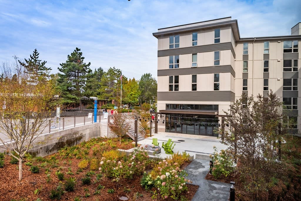 7000 Campus Apartments - Student Housing Image 12