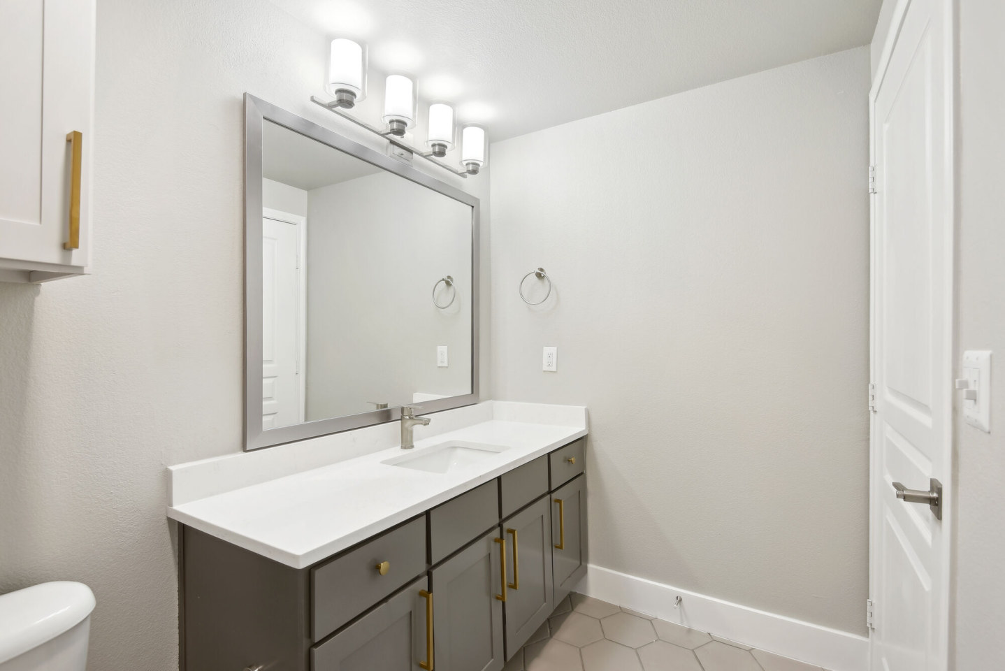 Collier Luxury Living Image 24