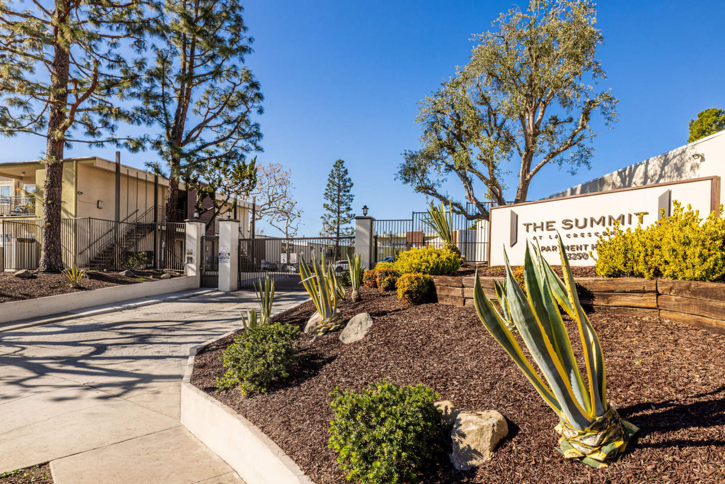 The Summit at La Crescenta Image 19